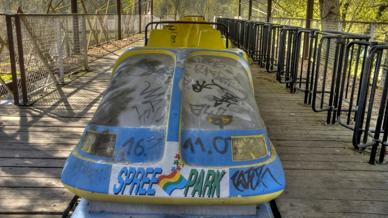 Illustration for article titled The Crumbling Chaos of Abandoned Amusement Parks
